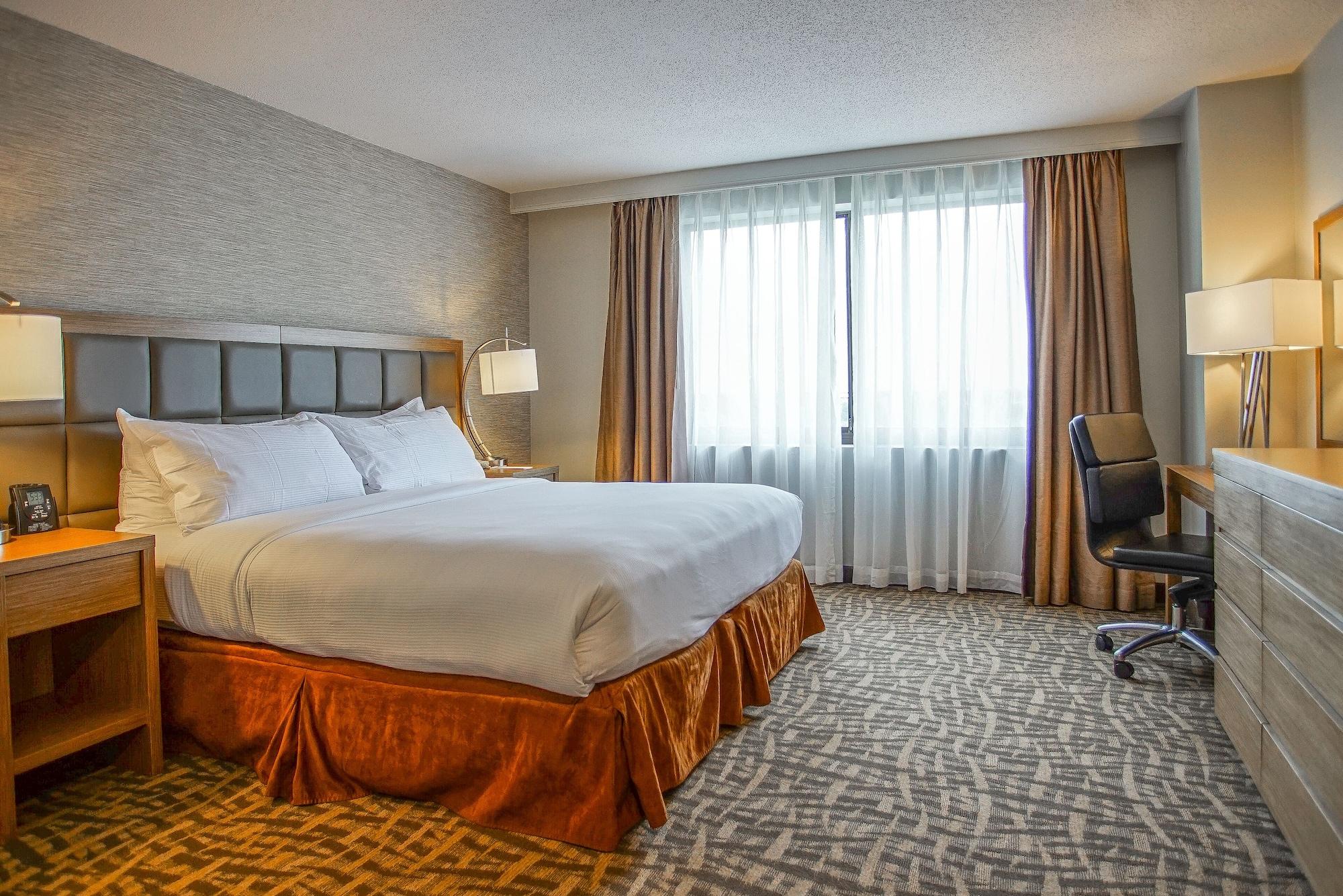 Ramada By Wyndham Southfield Hotel Exterior photo