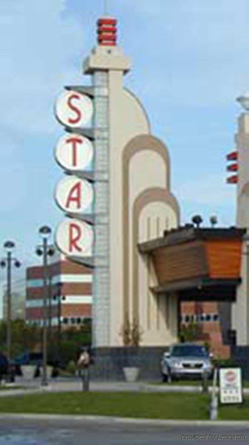 Ramada By Wyndham Southfield Hotel Exterior photo