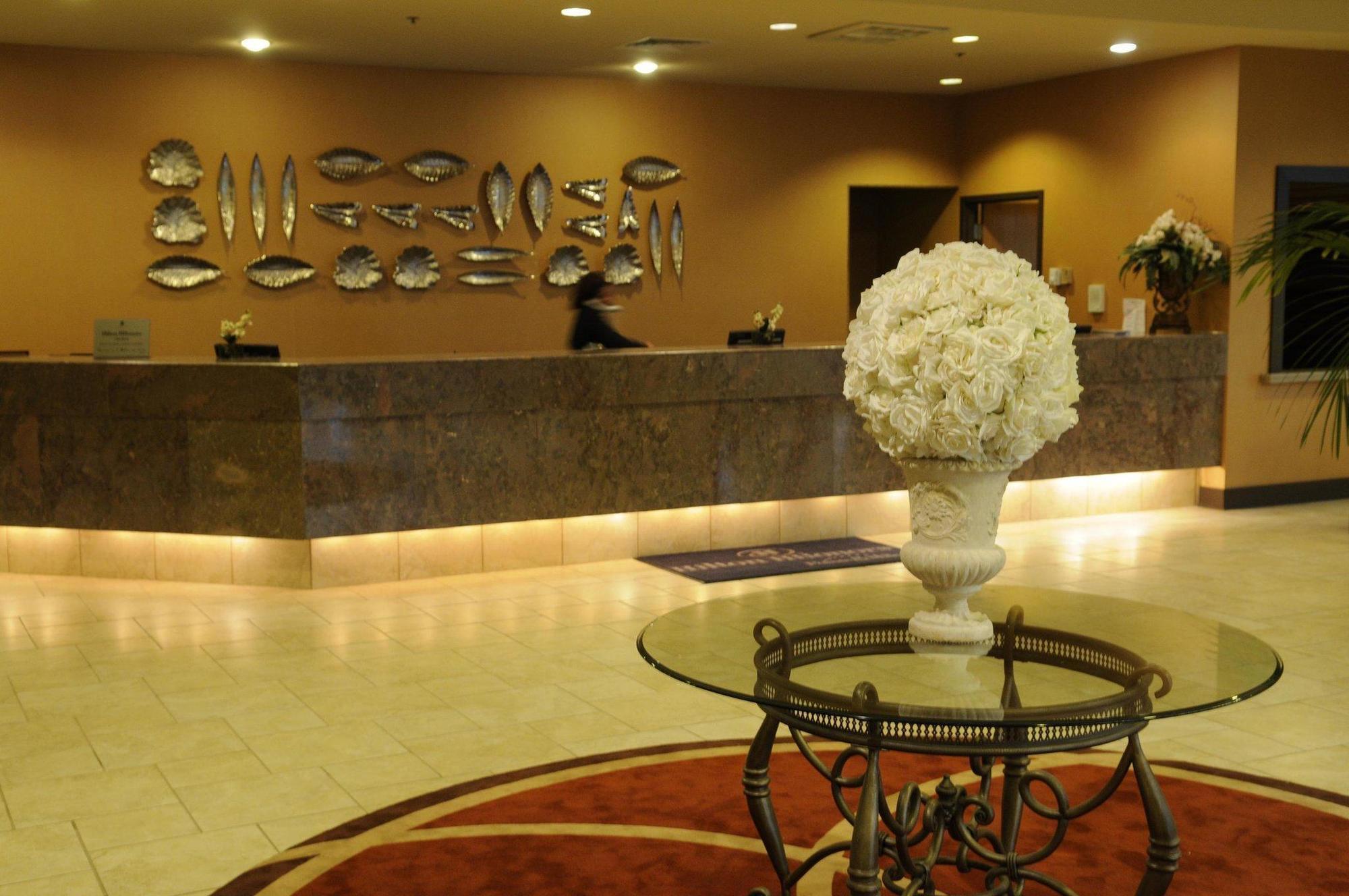 Ramada By Wyndham Southfield Hotel Exterior photo