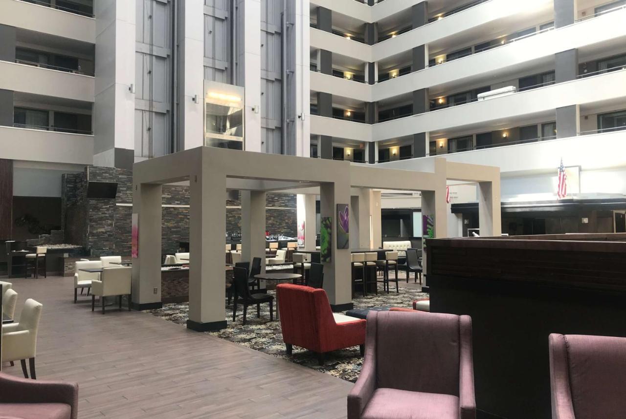 Ramada By Wyndham Southfield Hotel Exterior photo