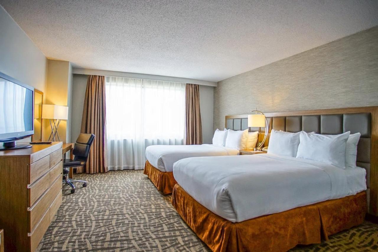Ramada By Wyndham Southfield Hotel Exterior photo
